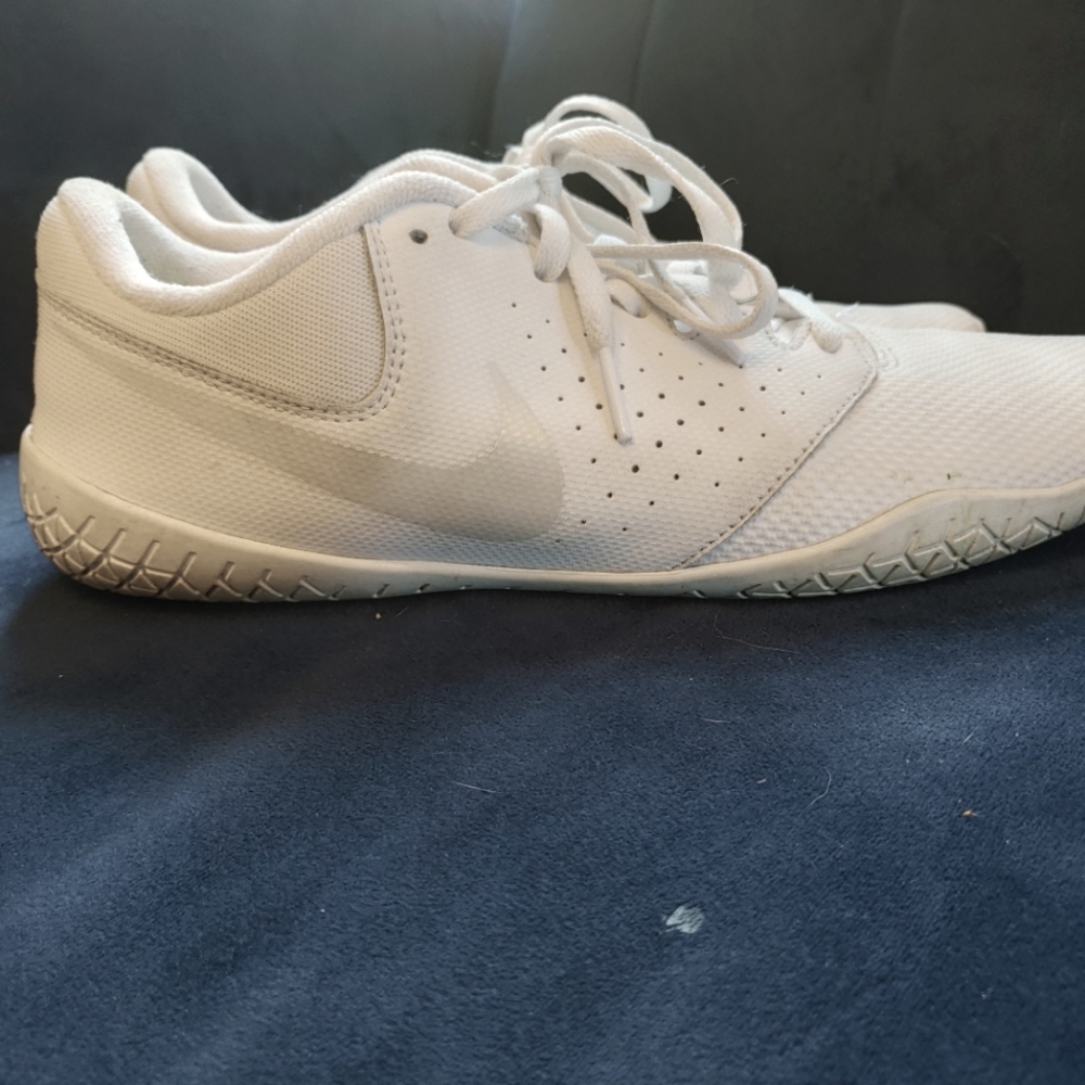 Nike cheer shoes